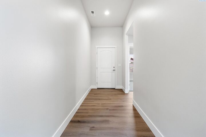 Property Photo:  2945 S Penn St  WA 99338 