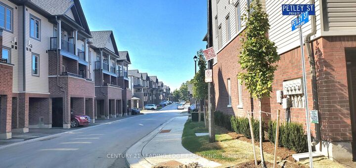 Photo de la propriété:  23 Petley Street  ON L1E 0G9 