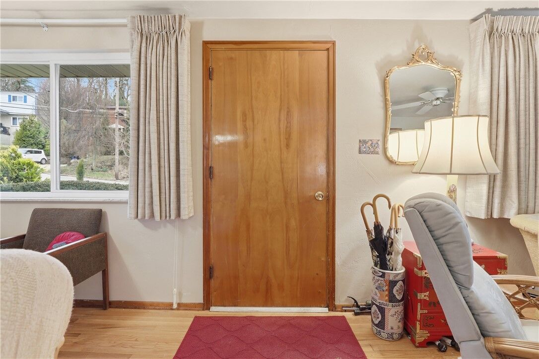 Property Photo: 2396 High Oak Dr PA 15220