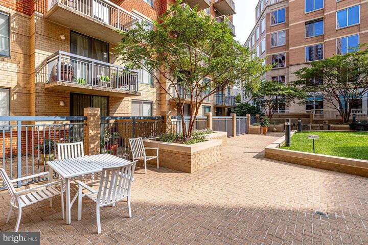 Property Photo:  3830 9th Street N 405W  VA 22203 