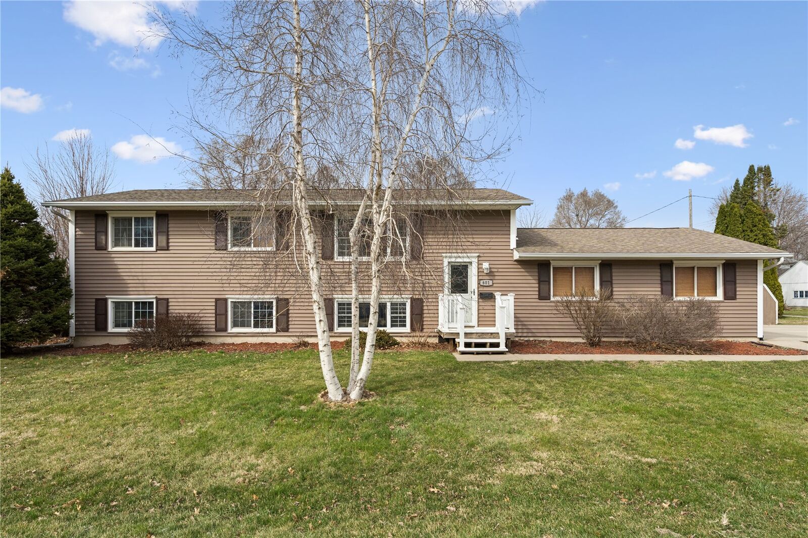 Property Photo:  601 E 11th Street  IA 52349 