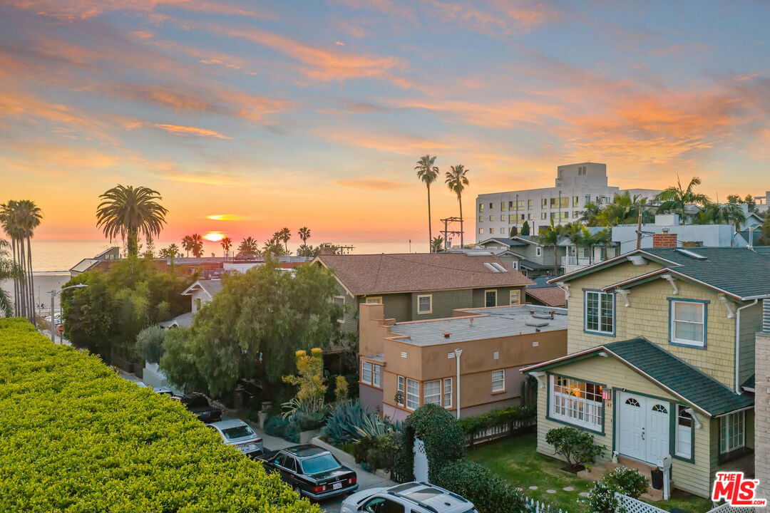 Property Photo:  41 Vicente Ter  CA 90401 