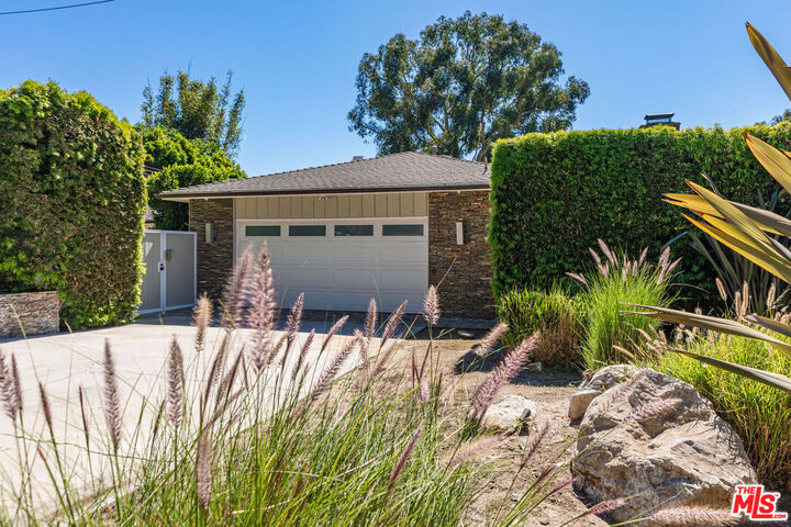 Property Photo:  28850 Boniface Dr  CA 90265 