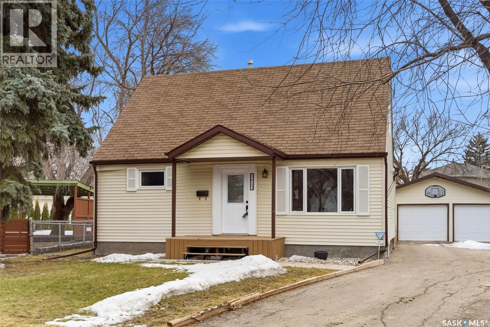 Property Photo:  2613 Elliott Drive  SK S4N 3H8 