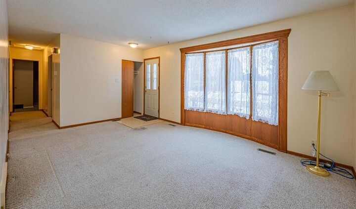 Property Photo:  1686 McKay Avenue  MB R1N 0J6 