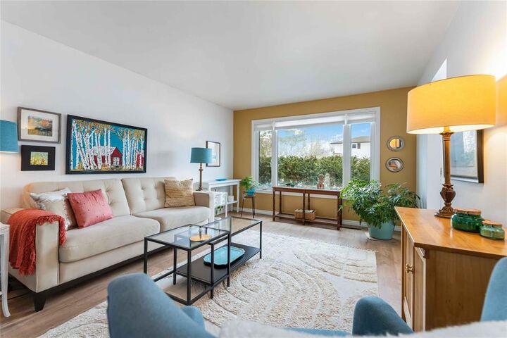 Property Photo:  31 Sandham Crescent  MB R3R 1M8 