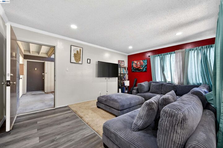 Property Photo:  355 Parkview Terrace B9  CA 94589 