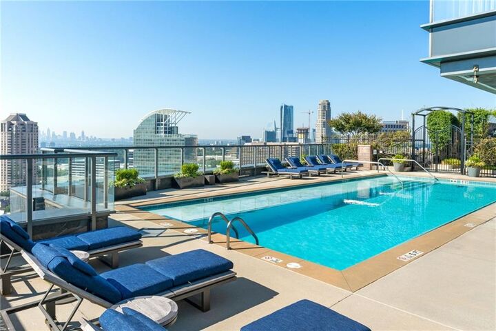 Property Photo: 3630 Peachtree Road NE 2204 GA 30326