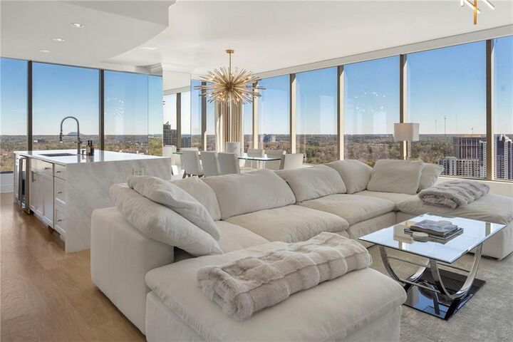 Property Photo: 3630 Peachtree Road NE 2204 GA 30326