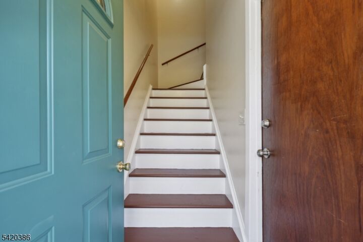 Property Photo:  33 N Willow St 2  NJ 07042 