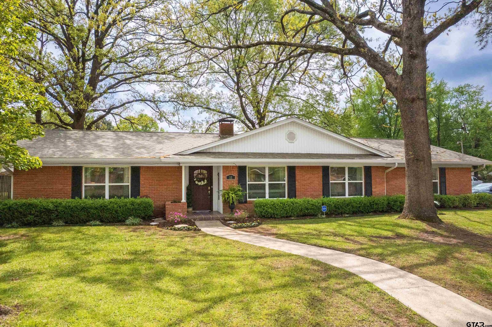 Property Photo: 11 Lambeth Circle TX 75503