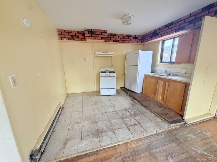 Property Photo:  351 Quincy Avenue  NY 10465 