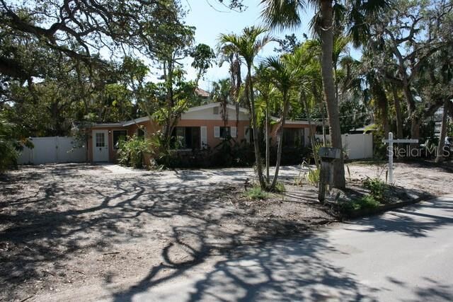Property Photo: 144 Garden Lane FL 34242