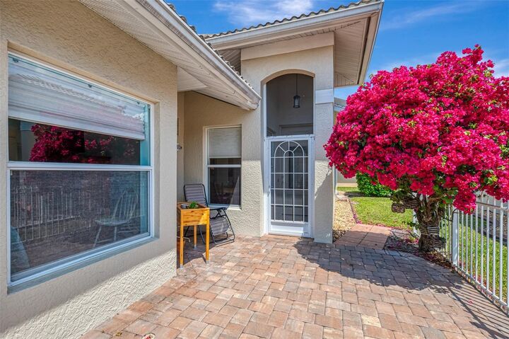 Property Photo:  1008 Topelis Drive  FL 34223 