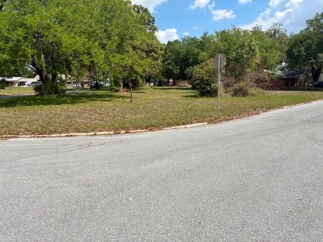 Property Photo: 305 Elaine Drive FL 33823