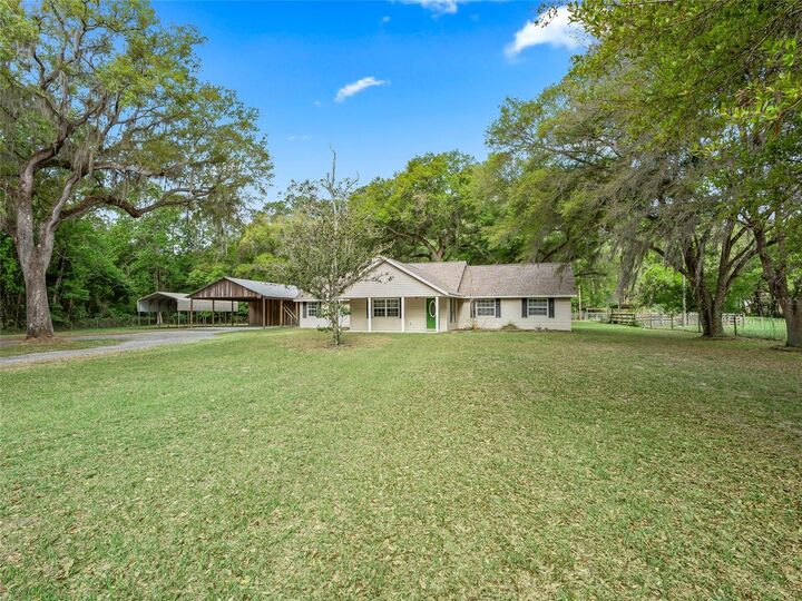 Property Photo:  8234 S US 301  FL 33513 