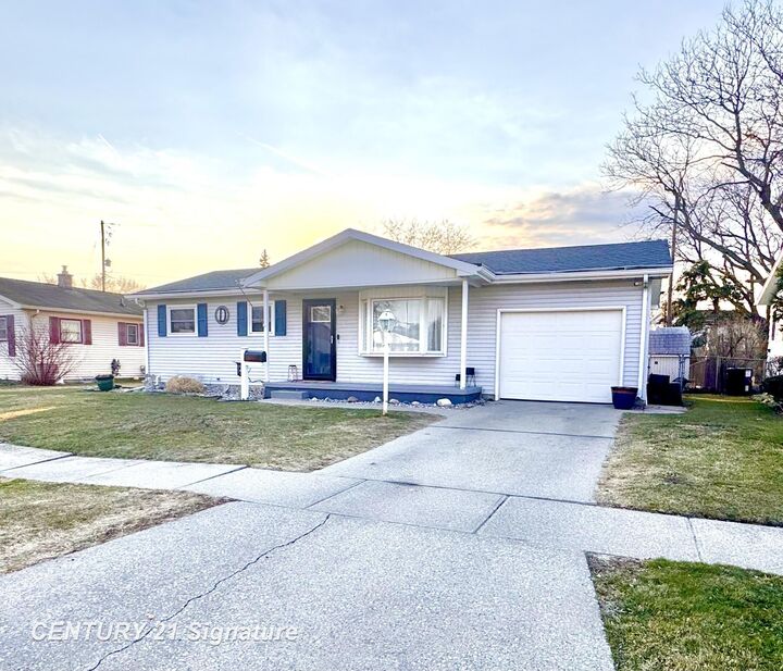 Property Photo:  3805 Ventura Drive  MI 48604 