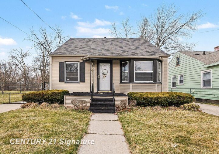 Property Photo:  3111 Rust Avenue  MI 48601 
