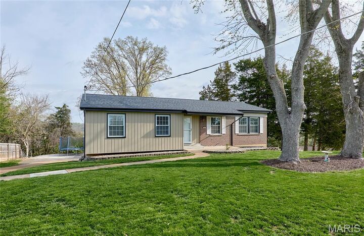 Property Photo:  17 Ridgemoor Drive  MO 63026 