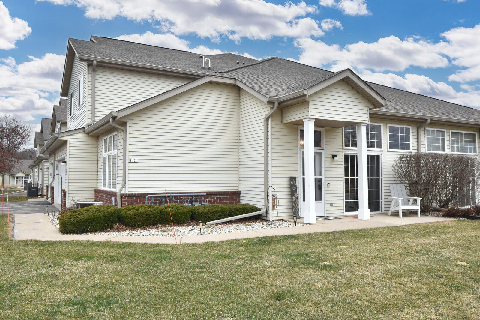 Property Photo:  2424 Fox River Pkwy F  WI 53189 