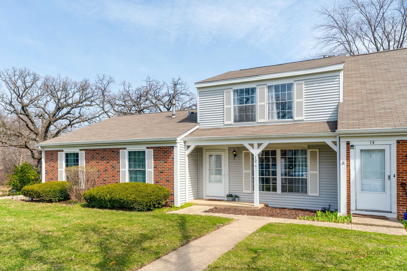 Property Photo:  12 Oak Valley Drive  IL 60013 