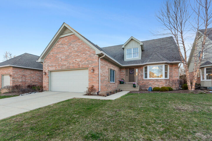 Property Photo: 925 Wedgewood Drive IL 60014