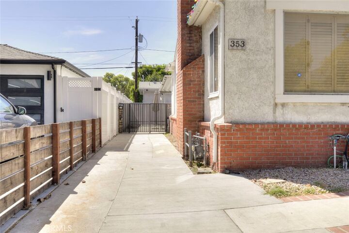 Property Photo:  353 N Mariposa  CA 91506 