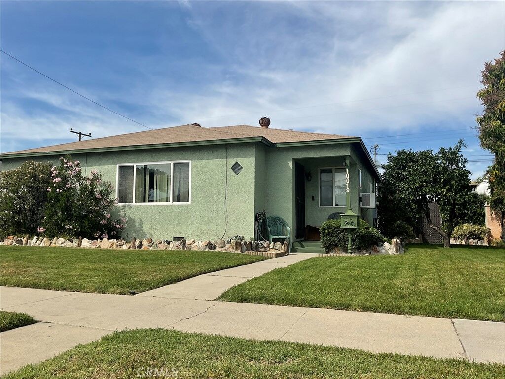 Property Photo:  10019 Rosecrans  CA 90706 