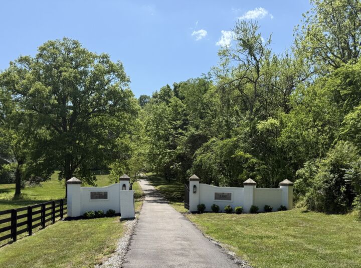 Property Photo: 1395 Roy Sellers Rd TN 38401