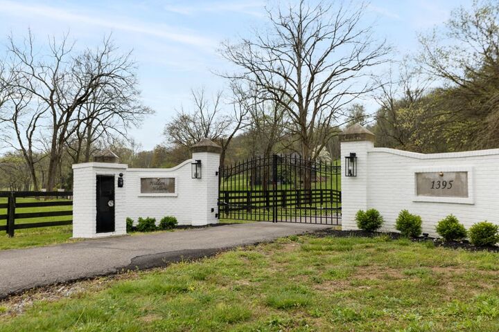 Property Photo: 1395 Roy Sellers Rd TN 38401