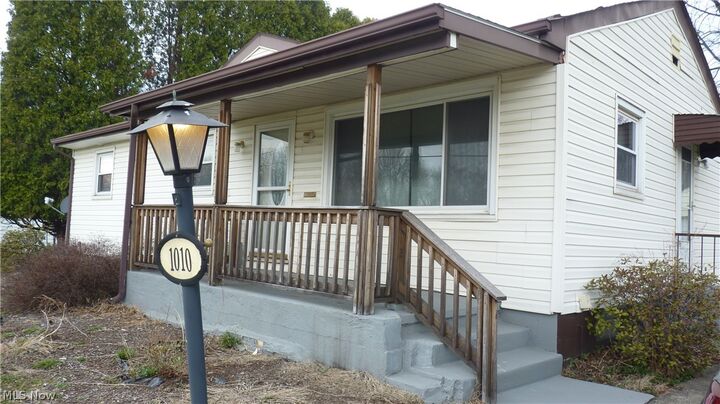 Property Photo: 1010 Burlington Street OH 44510