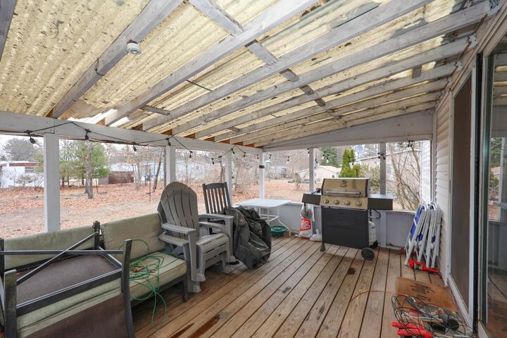 Property Photo:  4 Briarwood Drive  NH 03054 