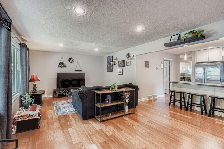 Property Photo:  3142 Grimes Avenue N  MN 55422 