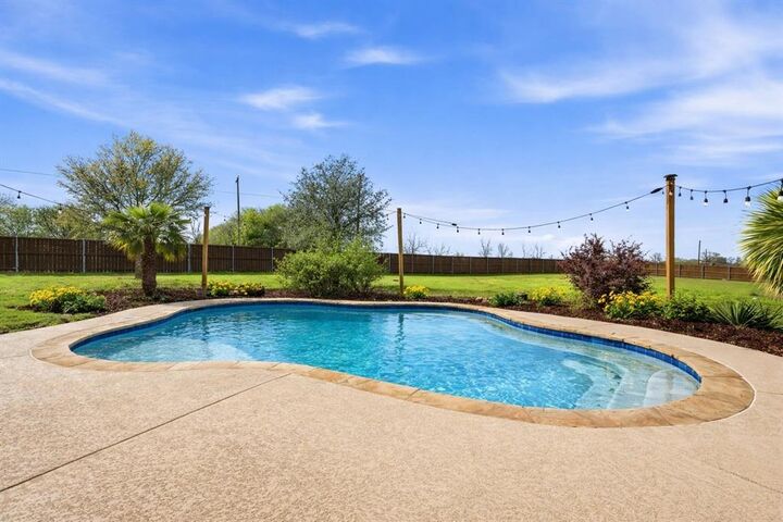 Property Photo:  105 Devonshire Drive  TX 75167 