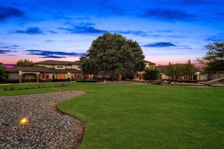 Property Photo:  940 W Dove Road  TX 76092 