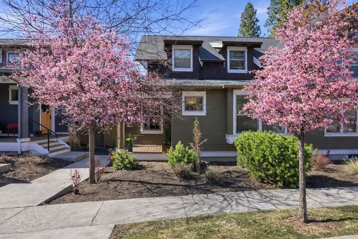 Property Photo:  1693 NW William Clark Street #10  OR 97703 