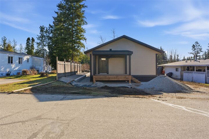 Property Photo: 1361 30 Street SE 42 BC V1E 2N4