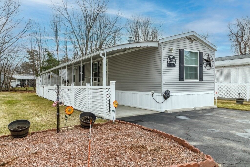 Property Photo:  556 Central Street 11  MA 01453 