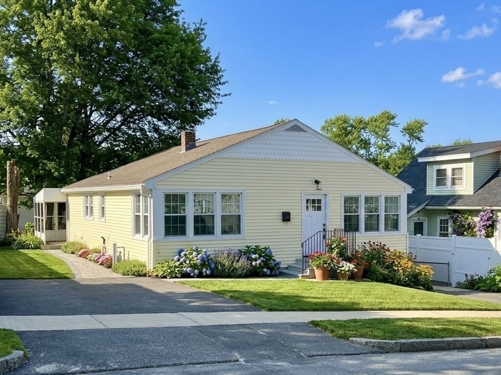 Property Photo:  18 Palisades St  MA 01604 