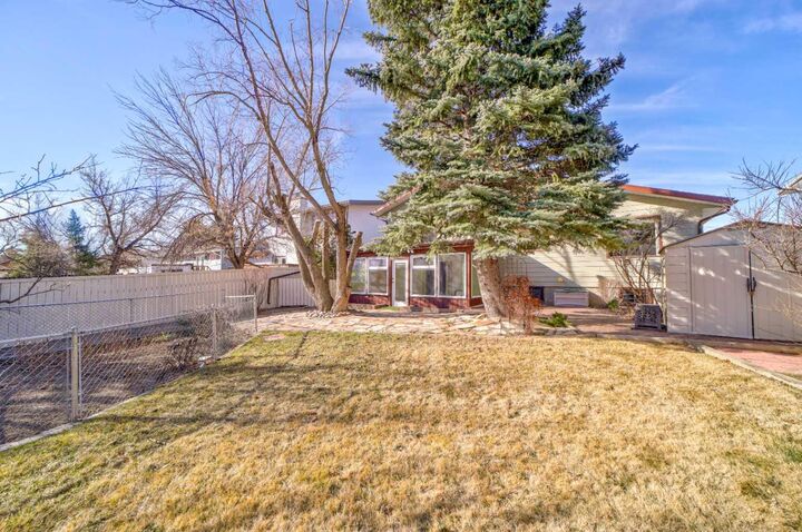 Property Photo:  129 Oxford Road W  AB T1K 4V6 