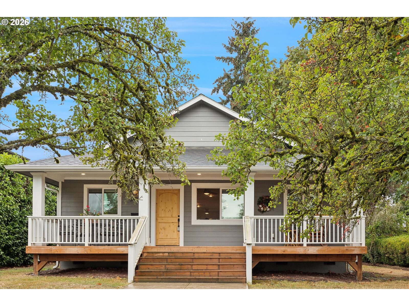 Property Photo: 5812 N Syracuse St OR 97203