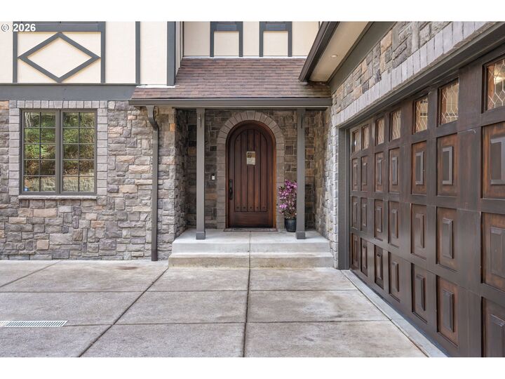 Property Photo: 2630 Onyx St OR 97403