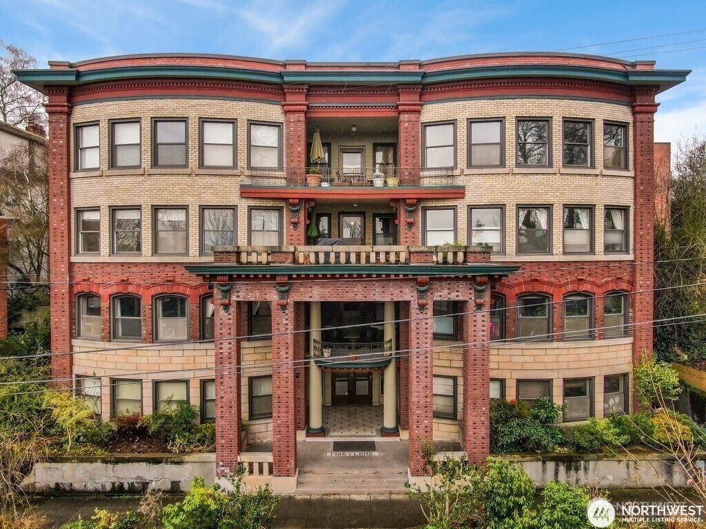 Property Photo:  626  13th Avenue E O  WA 98102 