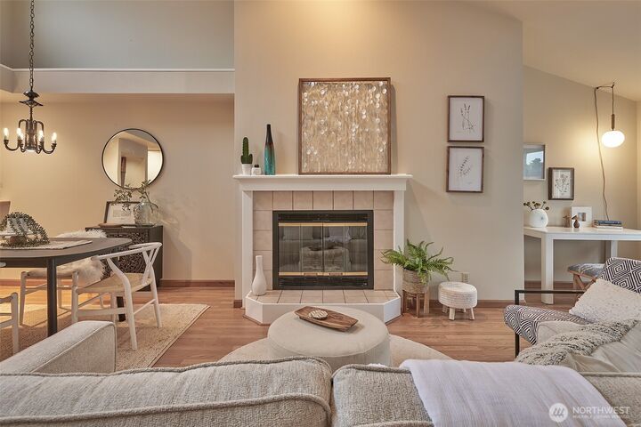 Property Photo:  909 N 35th Street 402  WA 98103 