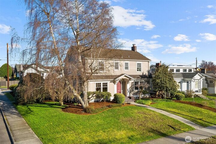 Property Photo: 1101 Grand Avenue WA 98201