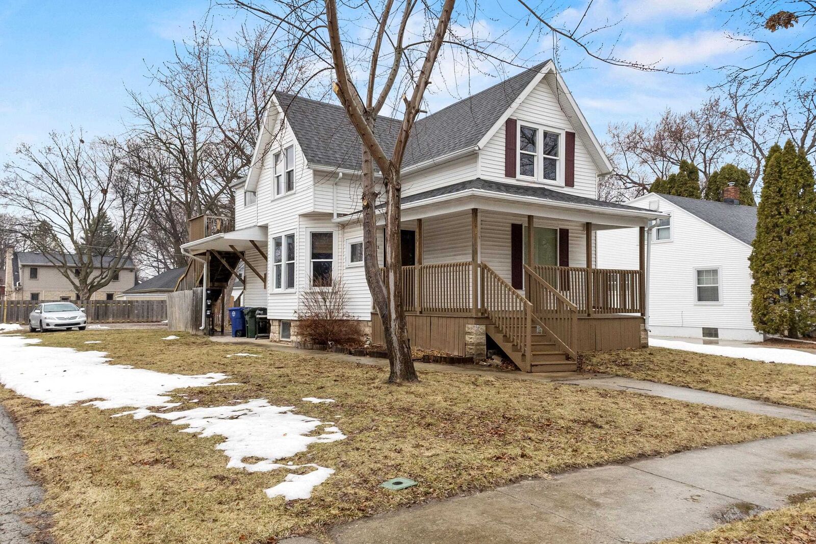 Property Photo:  621 N Huron Street  WI 54115 