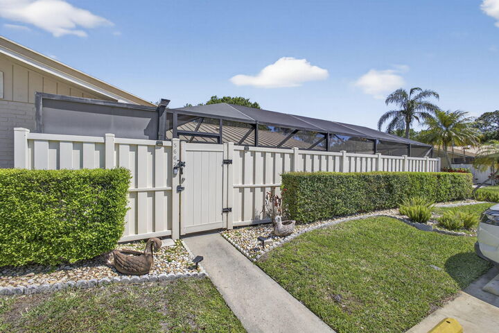 Property Photo: 5662 Golden Eagle Circle FL 33418