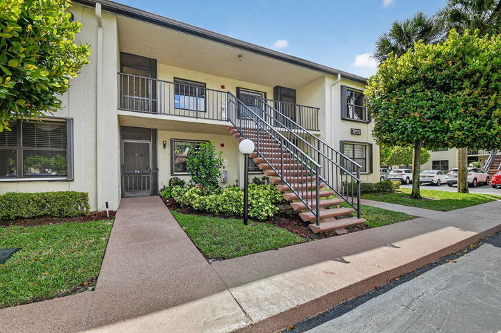 Property Photo:  7855 Willow Spring Drive 725  FL 33467 