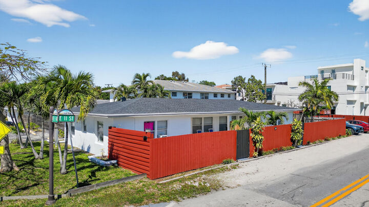 Property Photo:  1100 NE 15th Avenue 1-2  FL 33304 