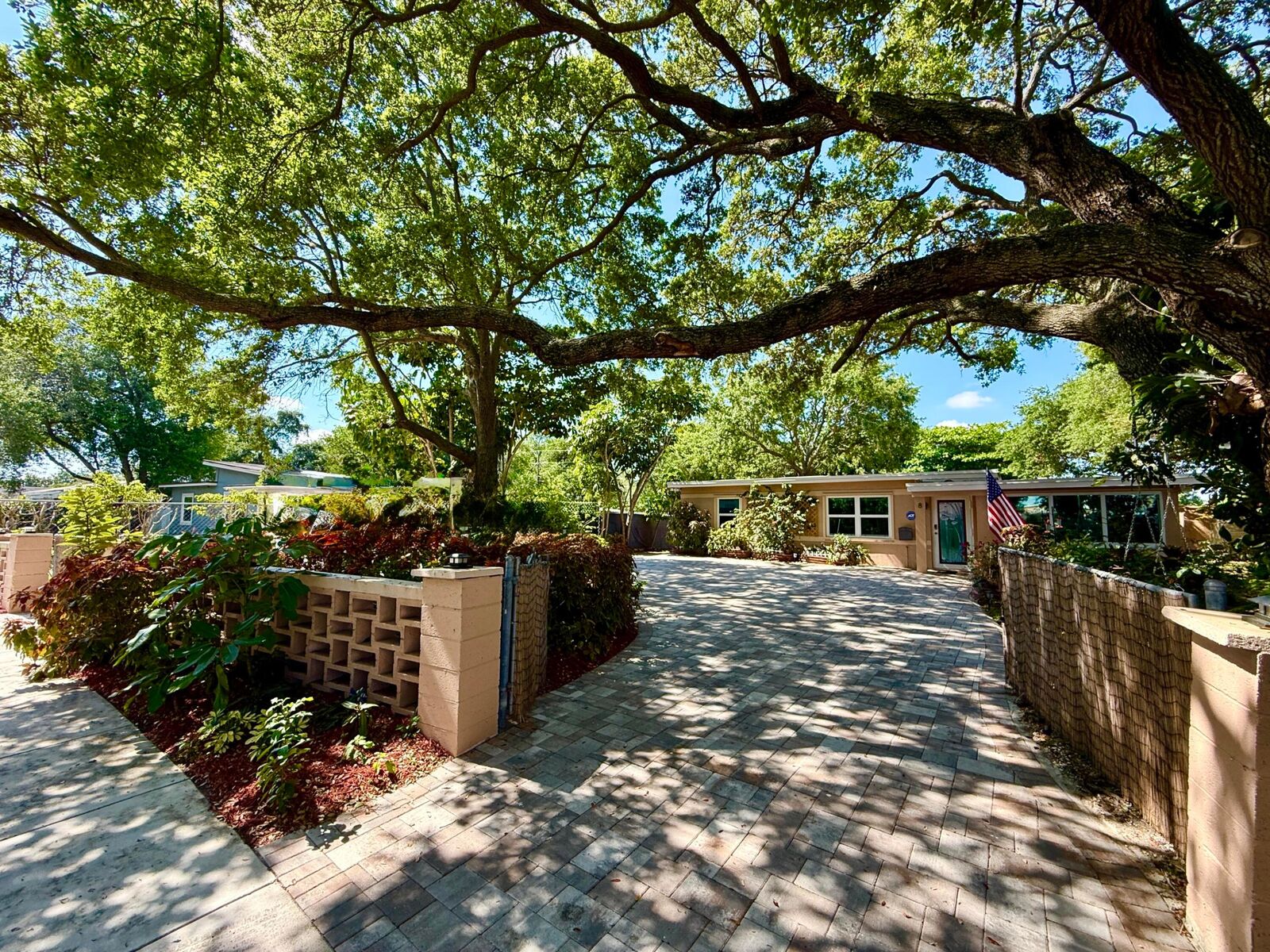 Property Photo:  8 Edmund Road  FL 33023 